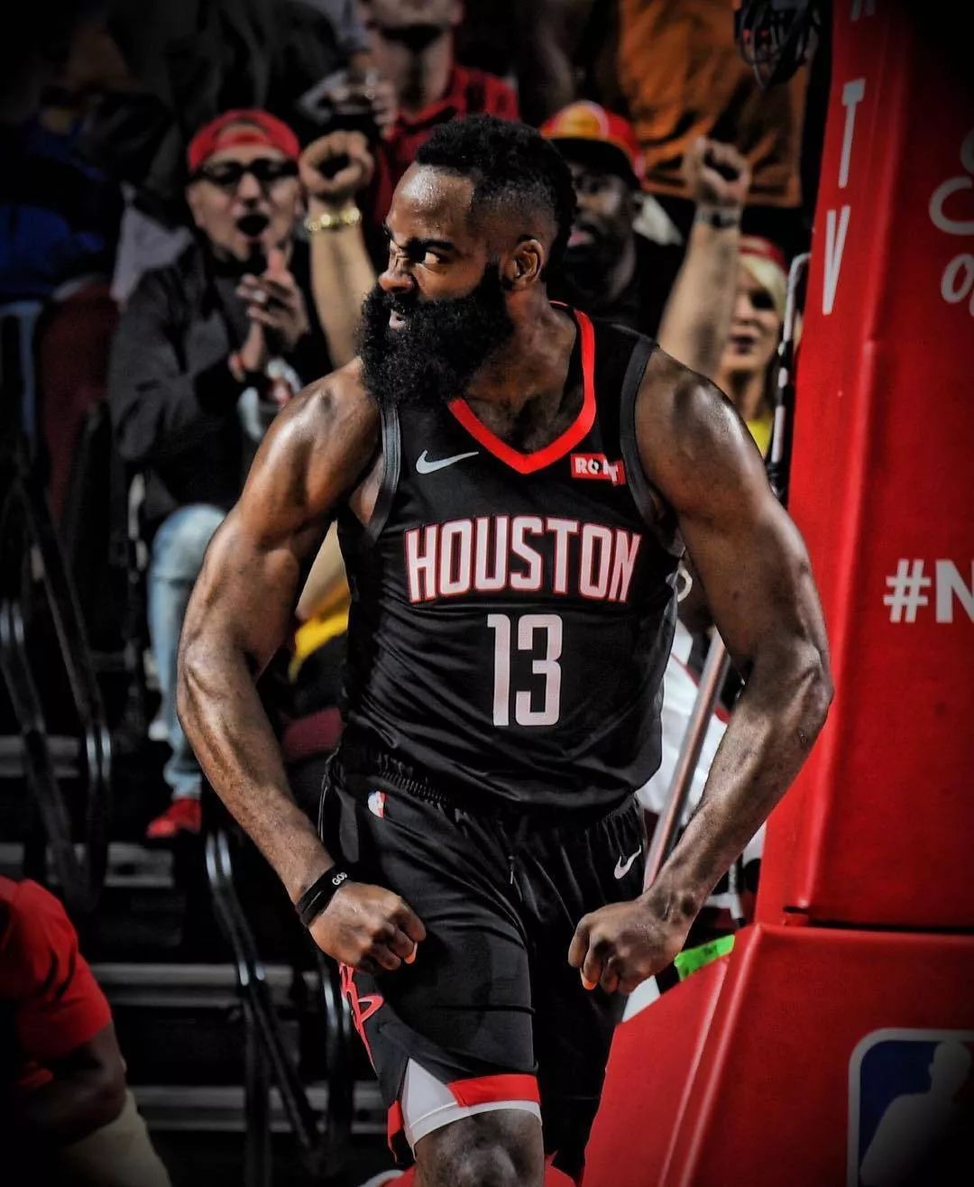 拜仁1.2亿瞄准恩佐·费尔南德斯，切尔西开放杰克逊租借转出售通道（拜仁豪掷1.2亿锁定恩佐·费尔南德斯，切尔西为杰克逊开启租借转买断通道）