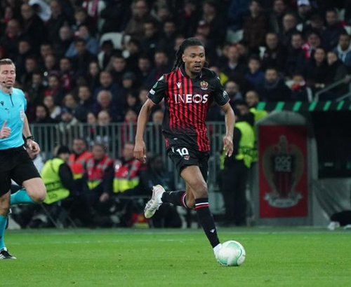 北京国安玄学加持？罕见：河南球迷震撼出征，大量聚集在候车厅（北京国安气运加成？少见一幕：河南球迷浩浩荡荡启程，候车厅人潮涌动）