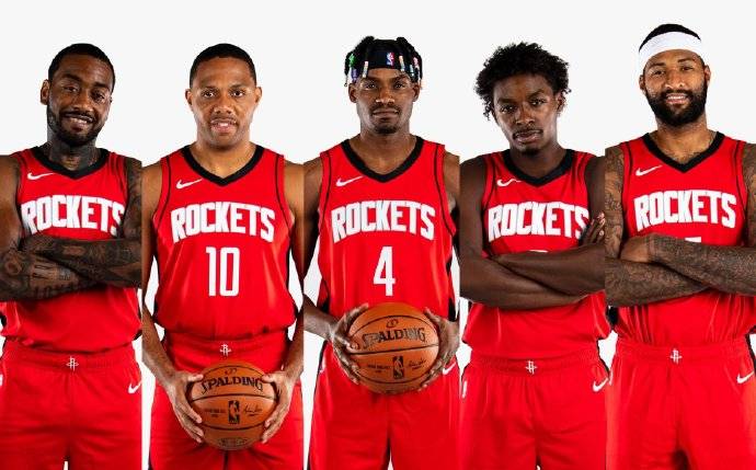 王洪泽这样的年轻人要多留在场上 不能过快犯规限制手脚（像王洪泽这样的新人应多在场，别因过早犯规束缚发挥）