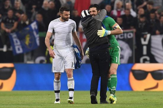 贝克汉姆一家庆祝夺冠