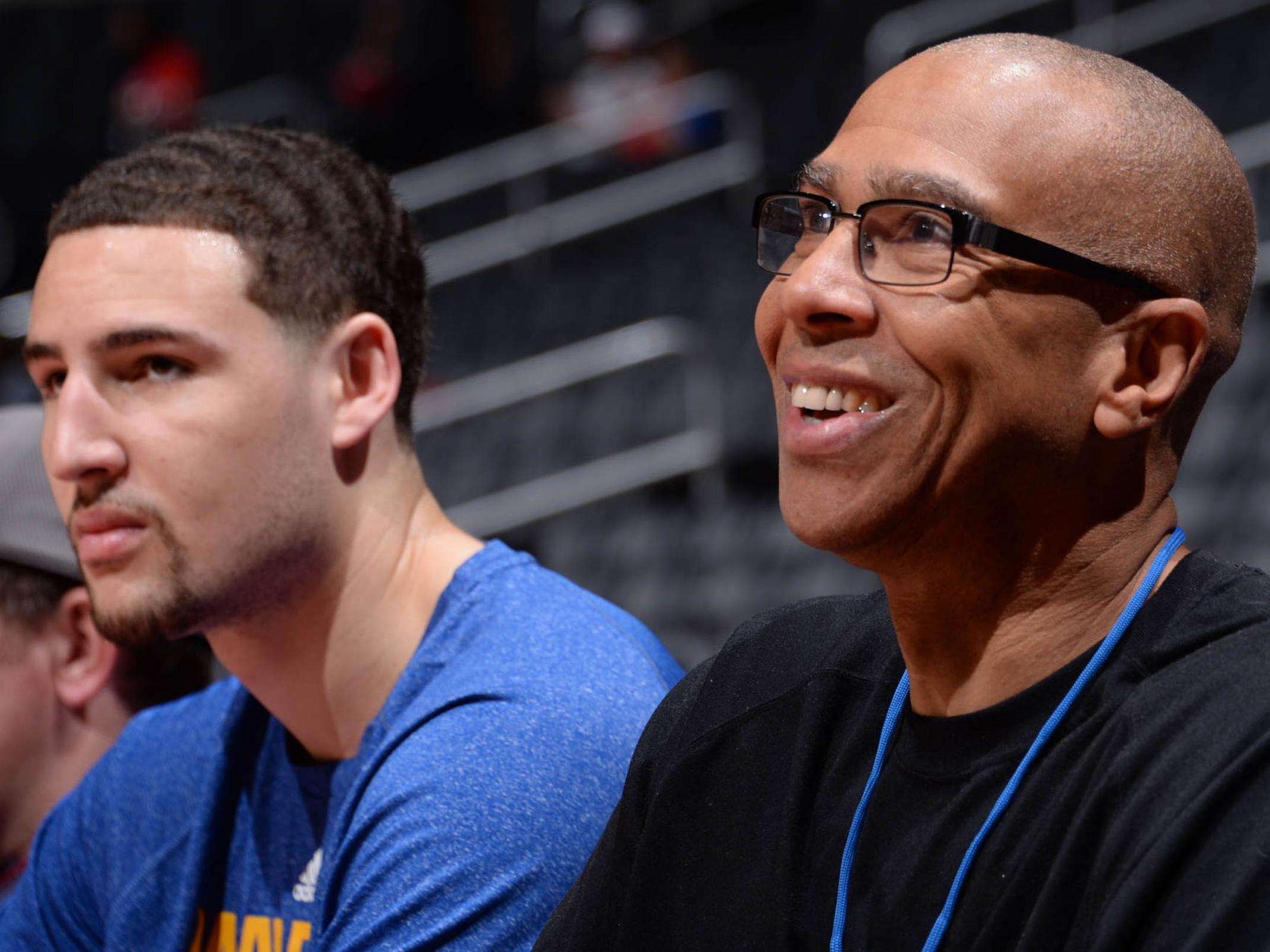 记者：多家豪门有意荷甲19岁中场斯密特，后者被标价2200万镑（多家豪门竞逐荷甲19岁中场斯密特，标价2200万英镑）