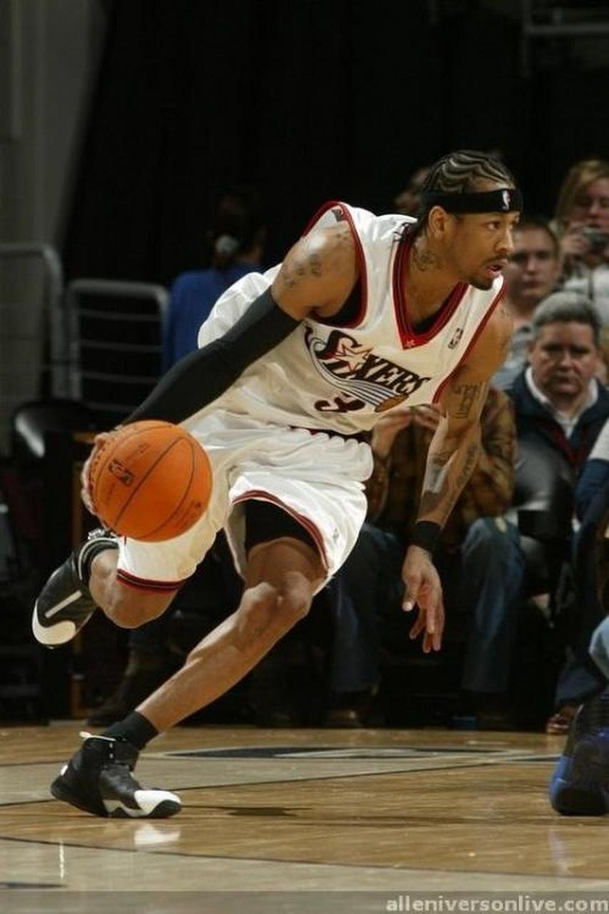 怀特第三节轰14分带队反超，米勒单节4三分回应（怀特第三节狂砍14分助队反超，米勒单节4记三分强势回敬）